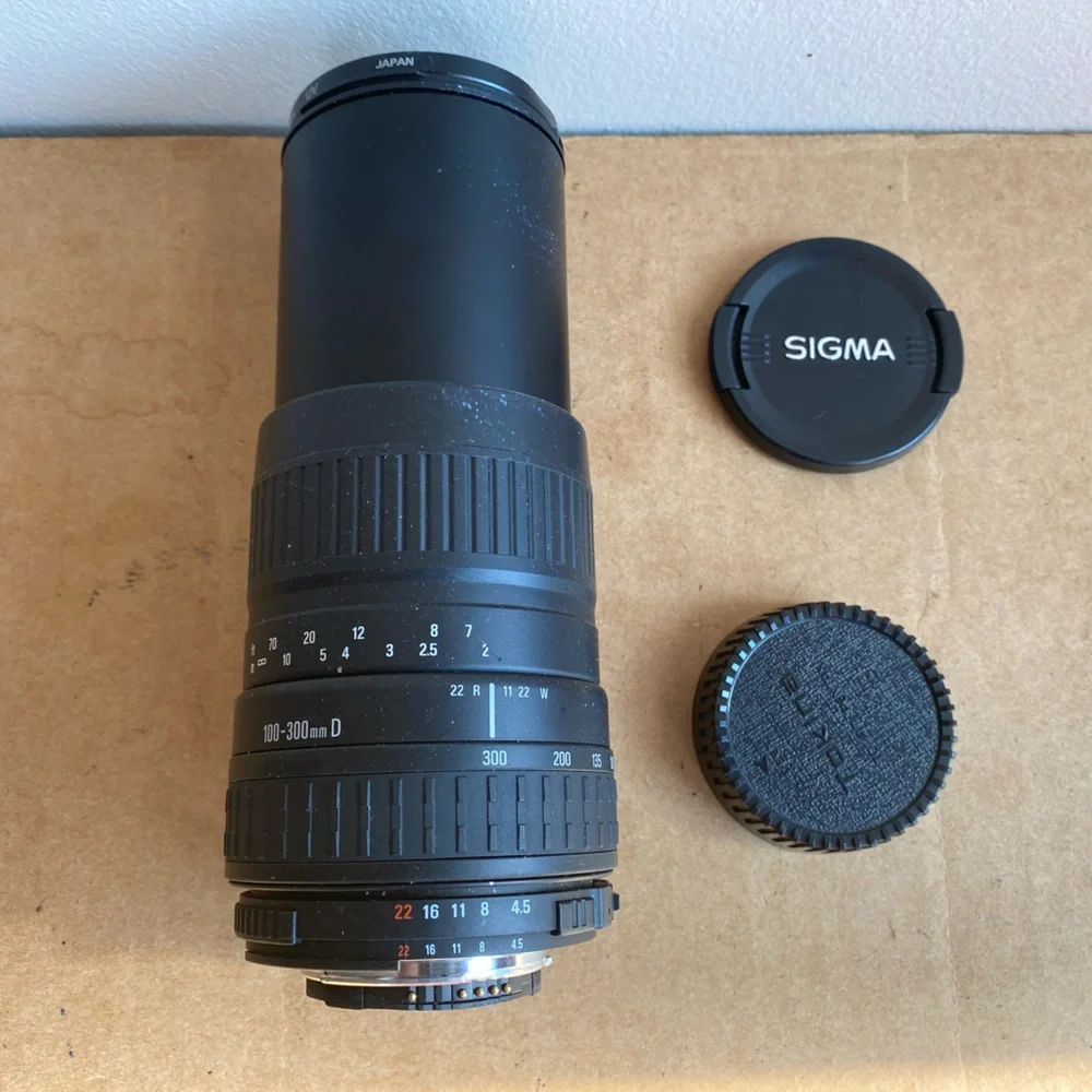 Sigma zoom 100-300mm f/4.5-6.7 DL Lens